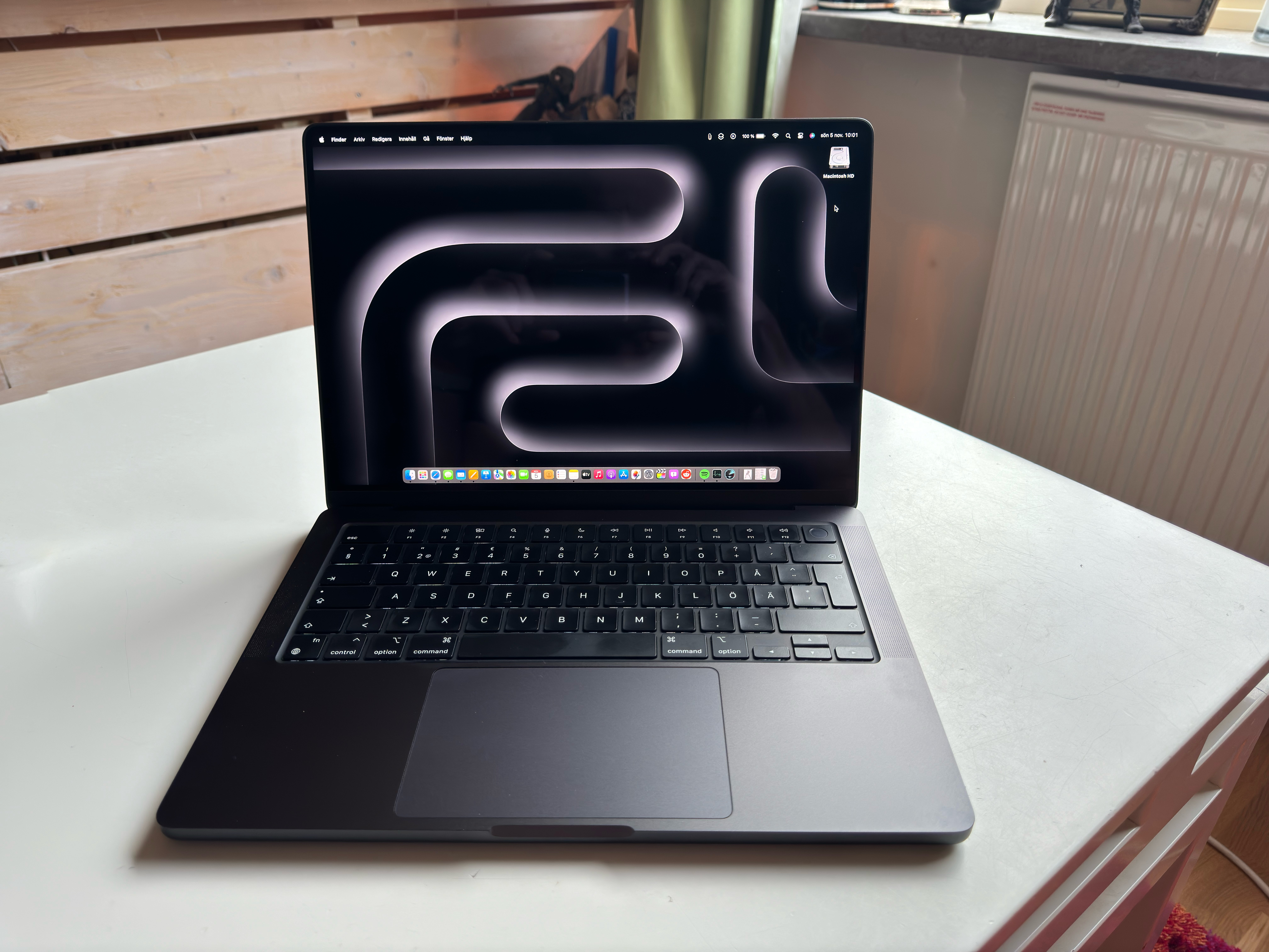 Apple 14-inch MacBook Pro, M3, 2023